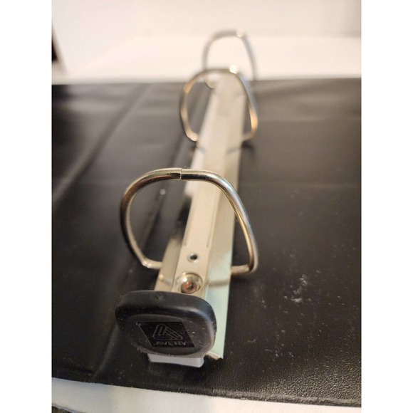 LOT OF (4) 3 RING BINDERS; 1 inch to 2 1/2 inch - Picture 4 of 7